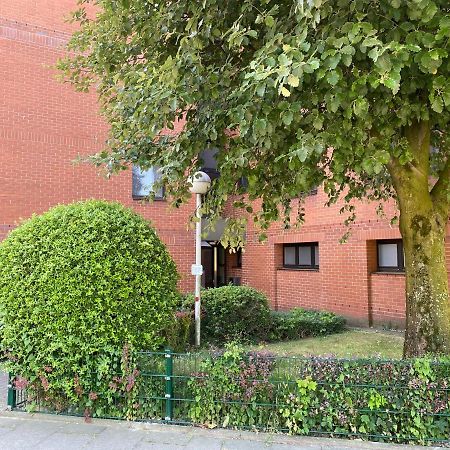 Schoene Wohnung Mit Rheinblick/Duesseldorf/Neuss/Messe Bagian luar foto