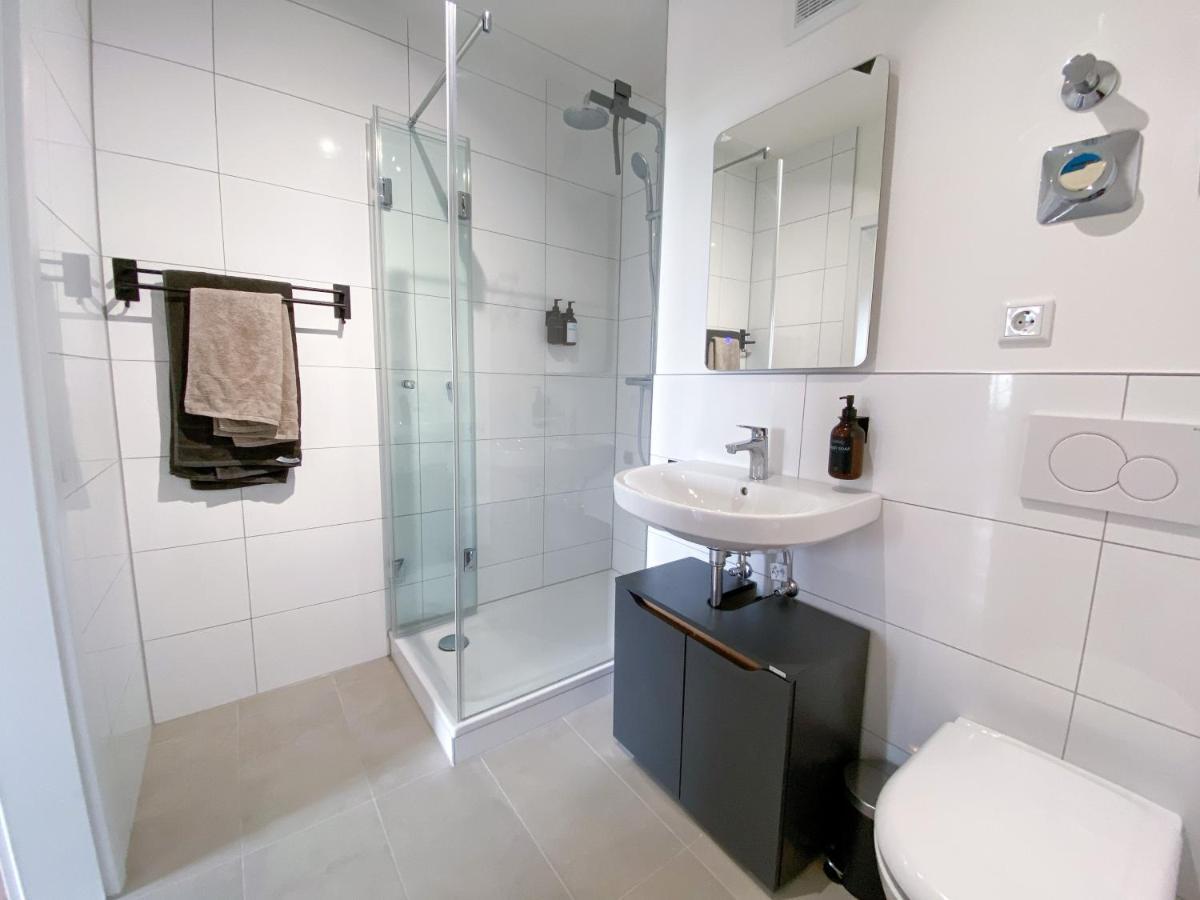 Schoene Wohnung Mit Rheinblick/Duesseldorf/Neuss/Messe Bagian luar foto