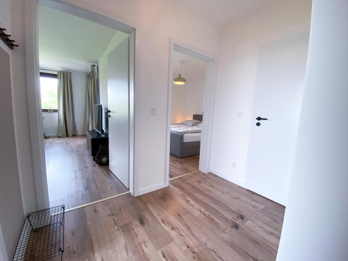 Schoene Wohnung Mit Rheinblick/Duesseldorf/Neuss/Messe Bagian luar foto