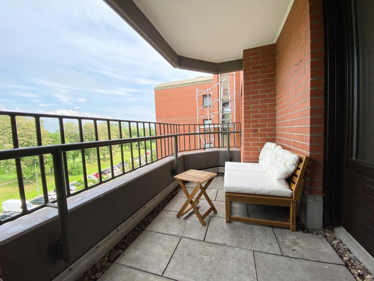 Schoene Wohnung Mit Rheinblick/Duesseldorf/Neuss/Messe Bagian luar foto