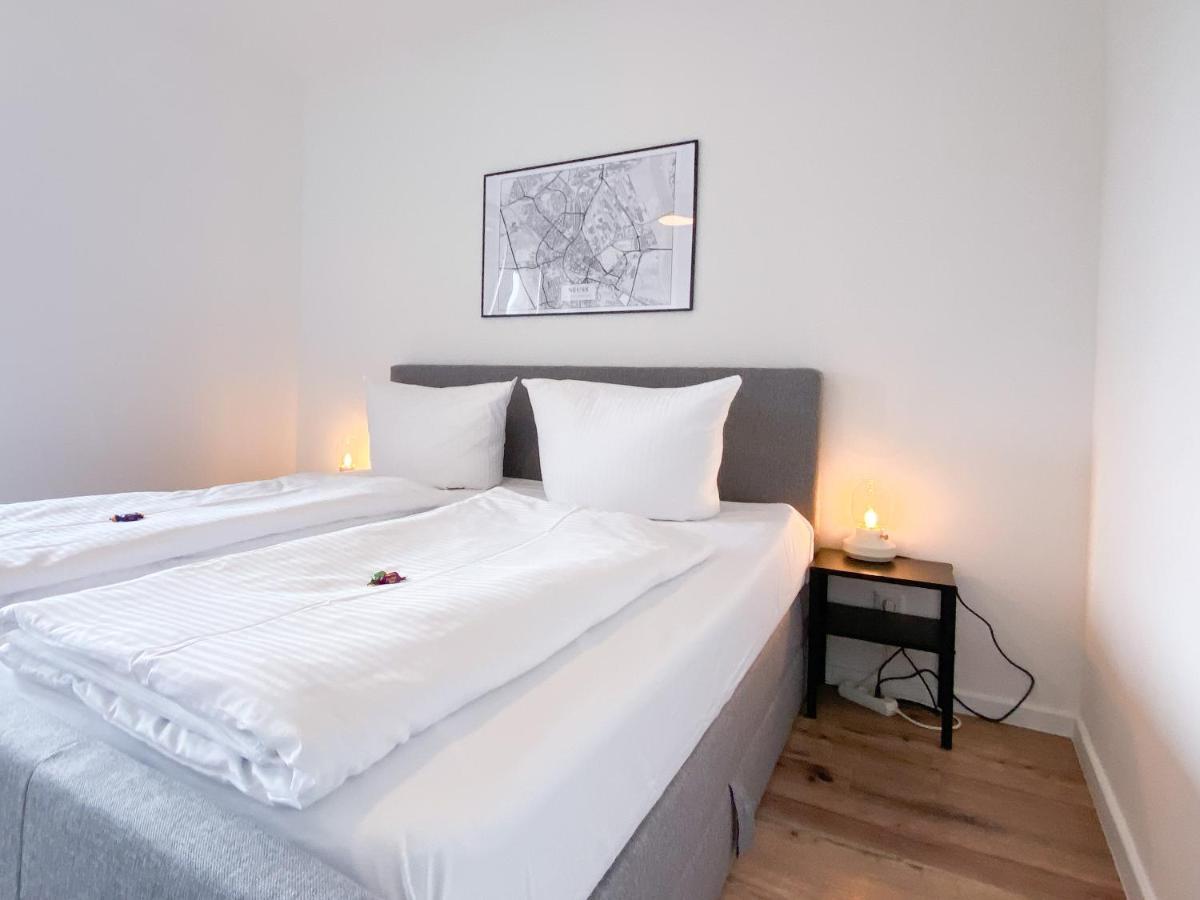 Schoene Wohnung Mit Rheinblick/Duesseldorf/Neuss/Messe Bagian luar foto